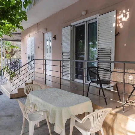 Διαμέρισμα Apartment's Eleni 2 Καμένα Βούρλα
