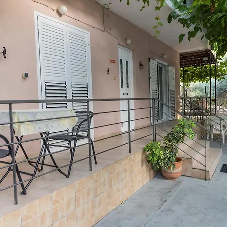 Apartment's Eleni 2 Διαμέρισμα Καμένα Βούρλα