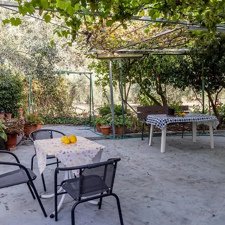 Apartment's Eleni 2 * Καμένα Βούρλα