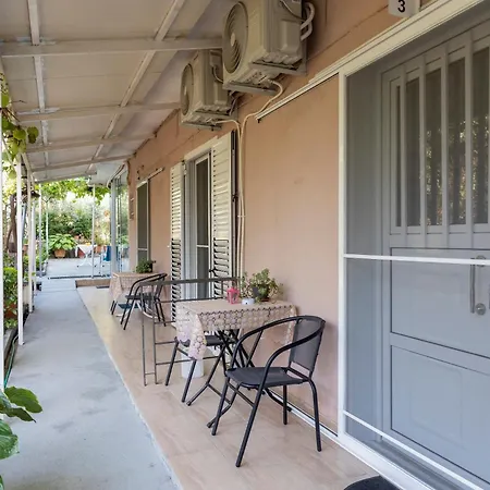 Apartamento Apartment's Eleni 2 *